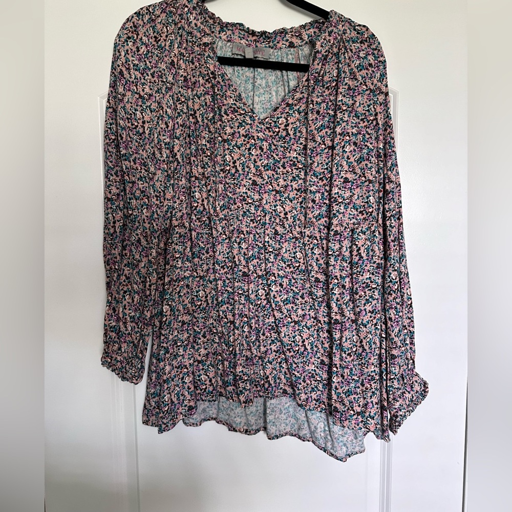 Floral maternity blouse, size Xl, destination maternity by Walmart.
